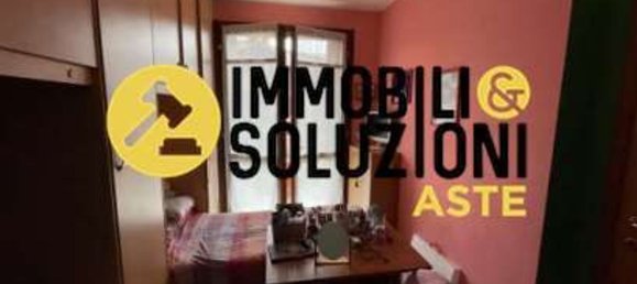 3-salle Appartement à Osio Sopra, Italy No. 185066 8