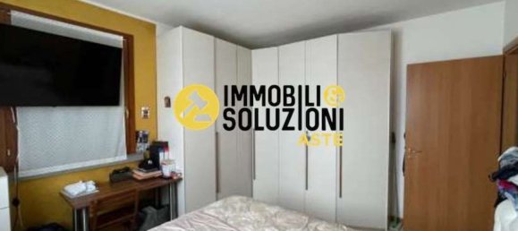 3-salle Appartement à Osio Sopra, Italy No. 185066 45