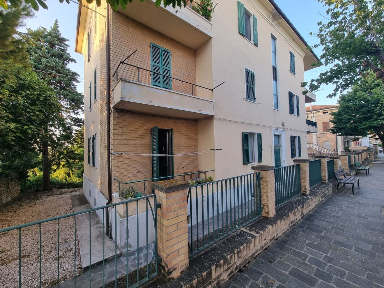 Квартира с 3 спальнями в Лоро Пичено, Италия № 338069