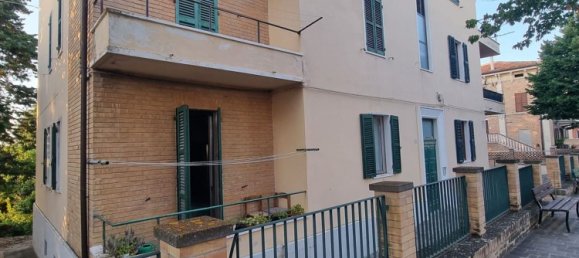 Квартира с 3 спальнями в Лоро Пичено, Италия № 338069 19