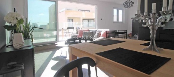 2 bedrooms Penthouse in Sliema, Malta No. 6822 4
