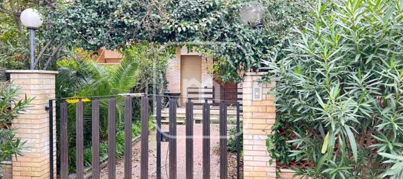 Дом с 5 комнатами в Ардеа, Италия № 197616 2