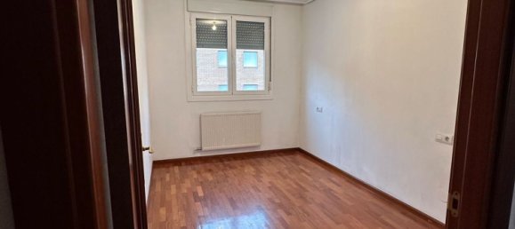 Apartamento de 3 dormitorios en Vitoria-Gasteiz, Spain No. 162278 3