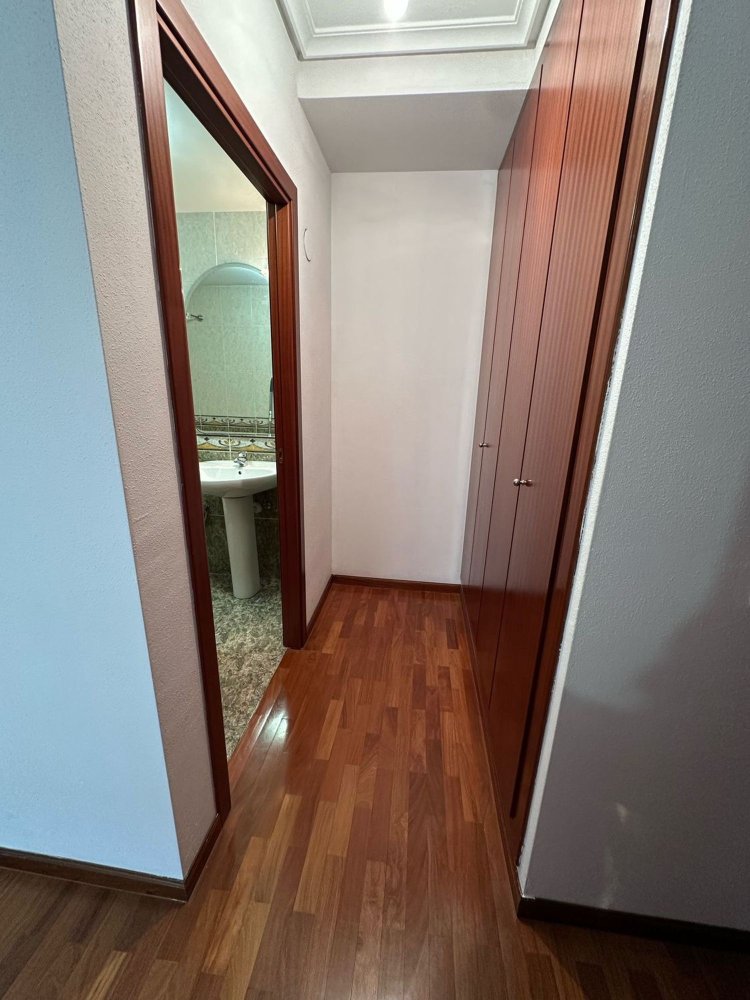 Apartamento de 3 dormitorios en Vitoria-Gasteiz, Spain No. 162278