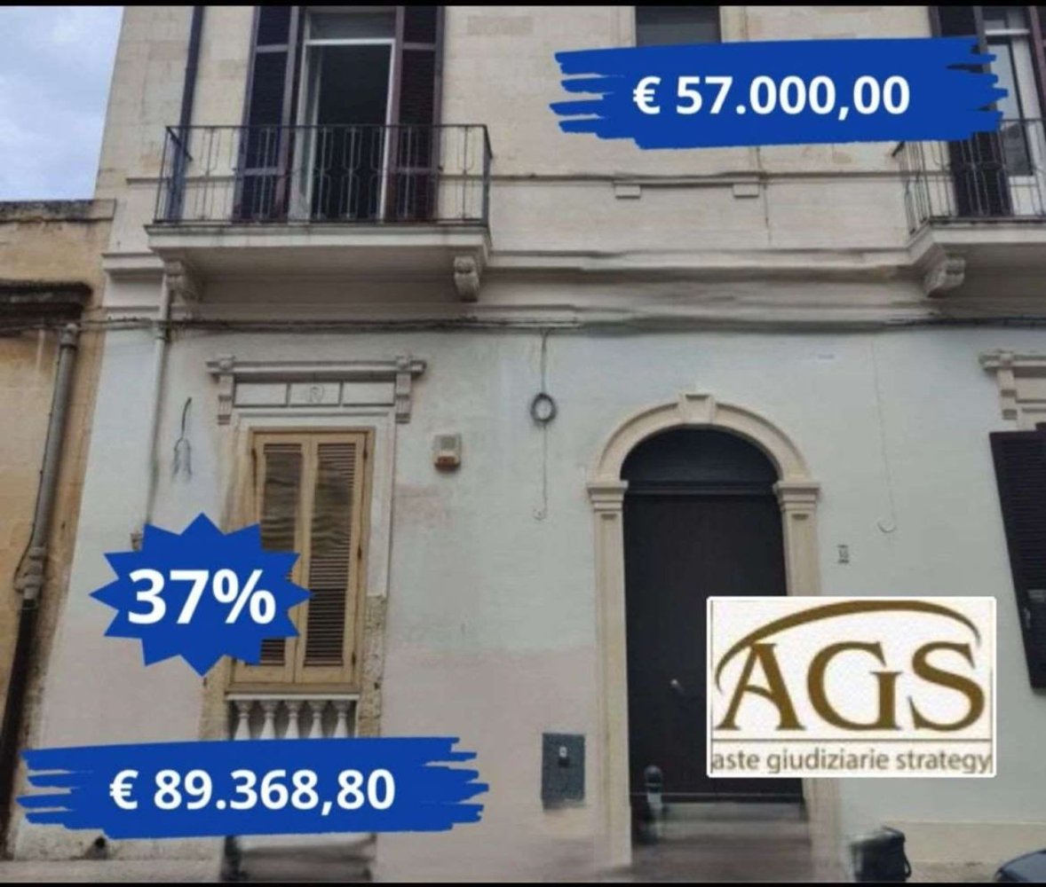 4 rooms Apartment in Lecce, Italy No. 293082