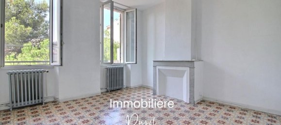 2 bedrooms Apartment in Marseille, France No. 334802 2