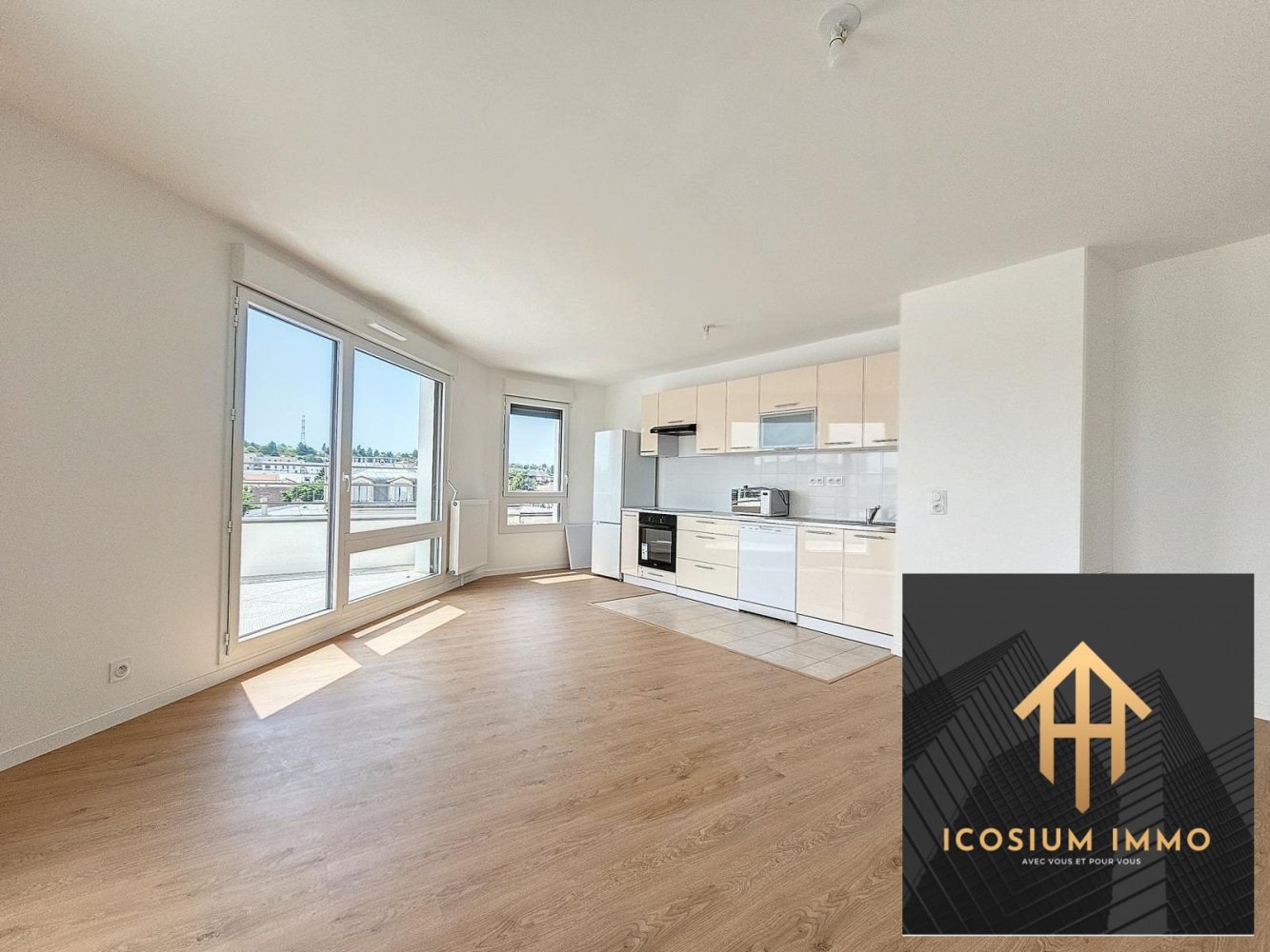 Квартира с 3 спальнями в Вильмомбль, Франция № 292700