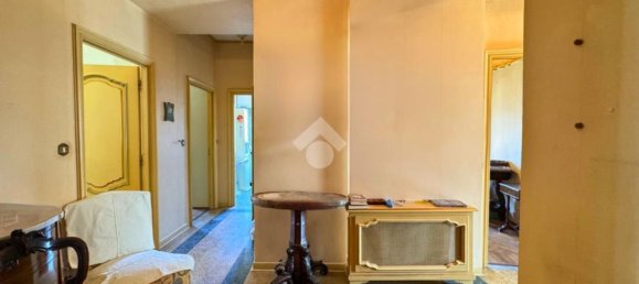 6-salle Appartement à Turin, Italy No. 52389 3