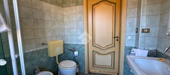 6-salle Appartement à Turin, Italy No. 52389 26