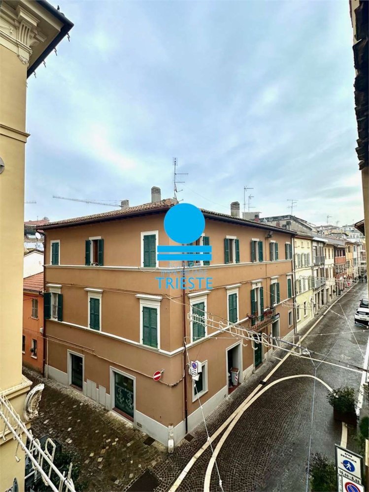 Квартира с 4 комнатами в Пезаро, Италия № 207459