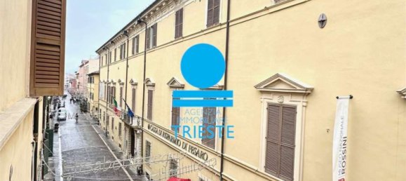 Квартира с 4 комнатами в Пезаро, Италия № 207459 2