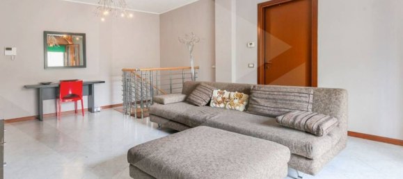 3 rooms Apartment in Milan, Italy No. 241878 5