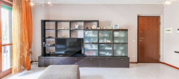 3 rooms Apartment in Milan, Italy No. 241878 4