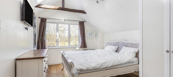 3 غرف نوم منزل في Virginia Water, United Kingdom رقم 8628 4