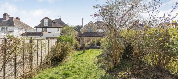 3 غرف نوم منزل في Virginia Water, United Kingdom رقم 8628 29