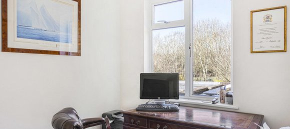 3 غرف نوم منزل في Virginia Water, United Kingdom رقم 8628 43