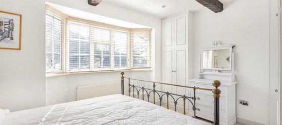 3 غرف نوم منزل في Virginia Water, United Kingdom رقم 8628 15