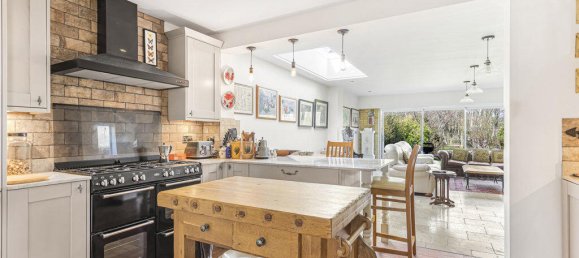 3 غرف نوم منزل في Virginia Water, United Kingdom رقم 8628 18