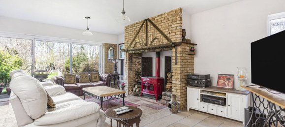 3 غرف نوم منزل في Virginia Water, United Kingdom رقم 8628 6