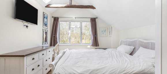 3 غرف نوم منزل في Virginia Water, United Kingdom رقم 8628 13