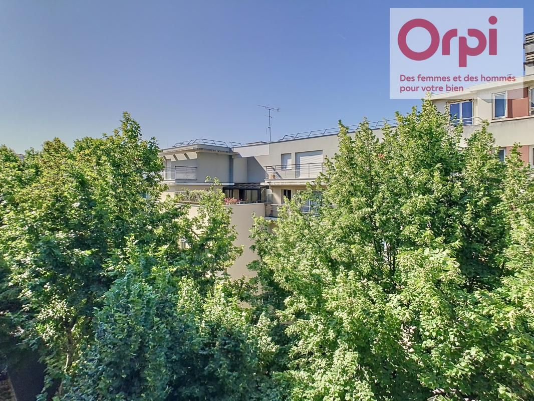 2 bedrooms Apartment in Issy-les-Moulineaux, France No. 120218