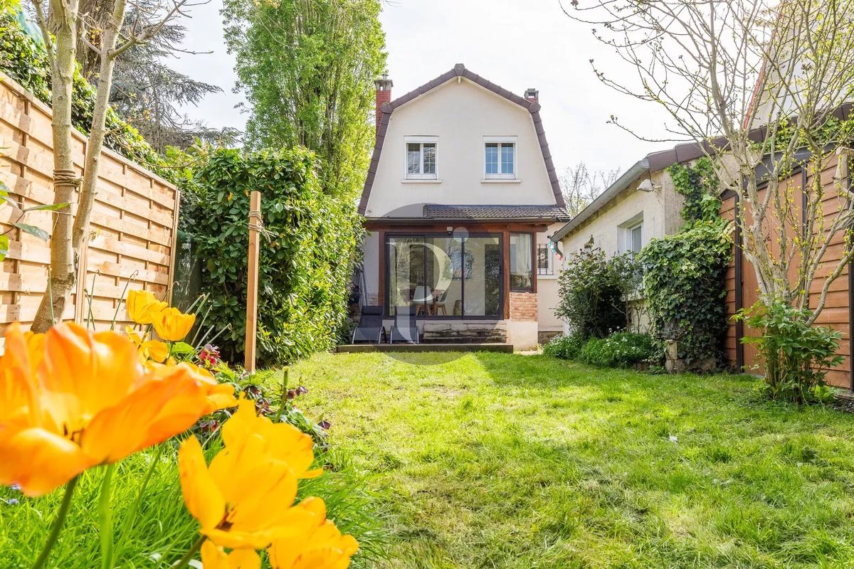 3 bedrooms House in Chatenay-Malabry, France No. 179879