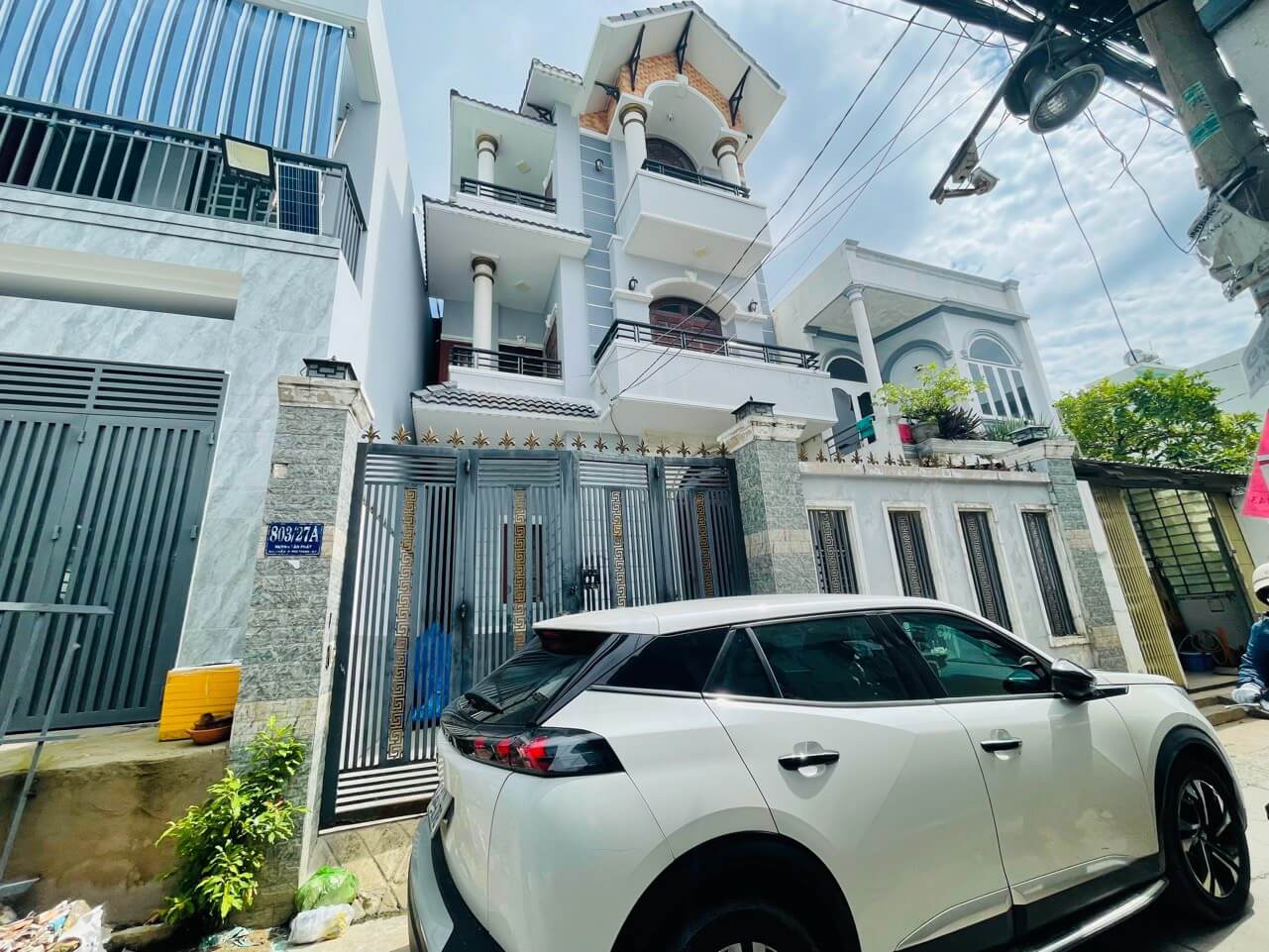 119m² House in District 7, Vietnam No. 7313