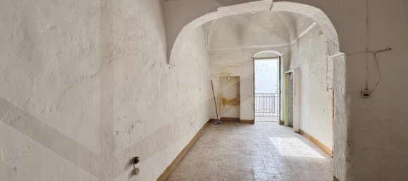 Дом с 2 комнатами в Остуни, Италия № 23043 6