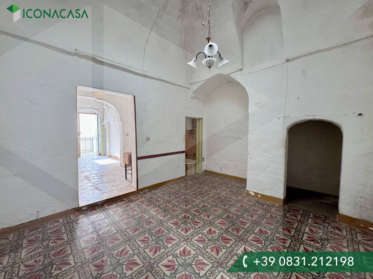 Дом с 2 комнатами в Остуни, Италия № 23043