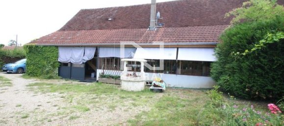 3 Schlafzimmer Haus in Saint-Germain-du-Bois, France, Nr. 300293 2