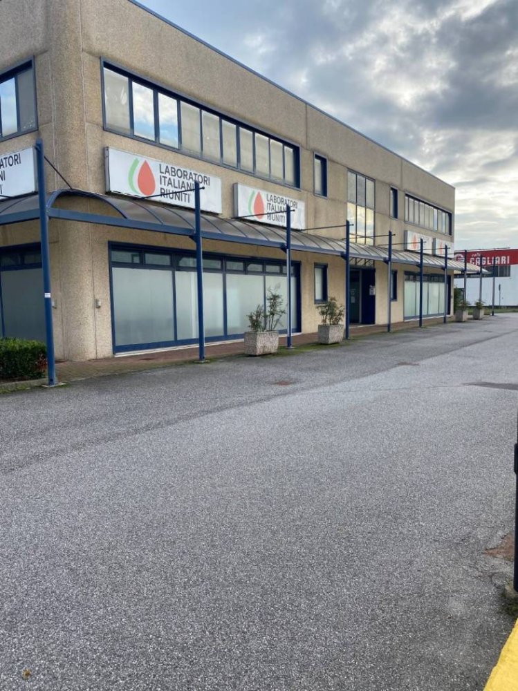 Imóvel comercial de 5 divisões em Bagnolo San Vito, Italy N.º 250863