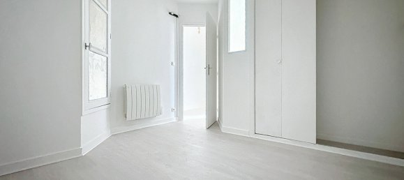 Квартира с 3 спальнями в Рошфор, Франция № 359809 5