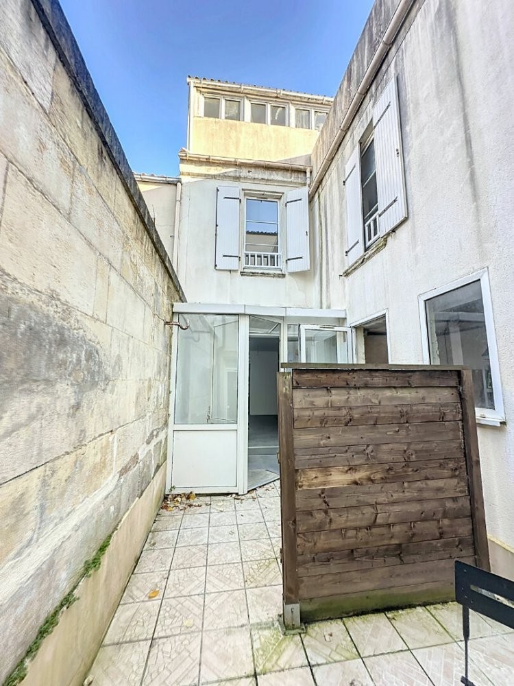 Квартира с 3 спальнями в Рошфор, Франция № 359809