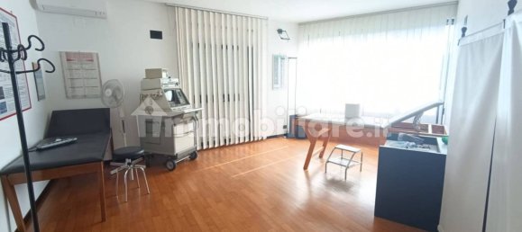 Apartamento de 2 dormitorios en Bari, Italy No. 202194 9