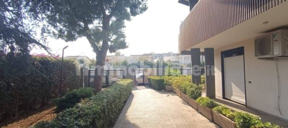 Apartamento de 2 dormitorios en Bari, Italy No. 202194 4