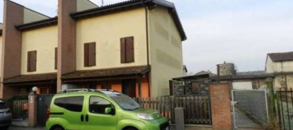 5 bedrooms Apartment in Spinadesco, Italy No. 96555 3