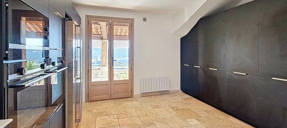 5 bedrooms Villa in Saint-Laurent-du-Var, France No. 285926 8