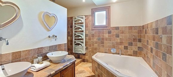 5 bedrooms Villa in Saint-Laurent-du-Var, France No. 285926 16