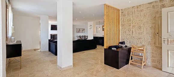 5 bedrooms Villa in Saint-Laurent-du-Var, France No. 285926 9