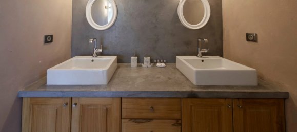 5 bedrooms Villa in Saint-Laurent-du-Var, France No. 285926 19