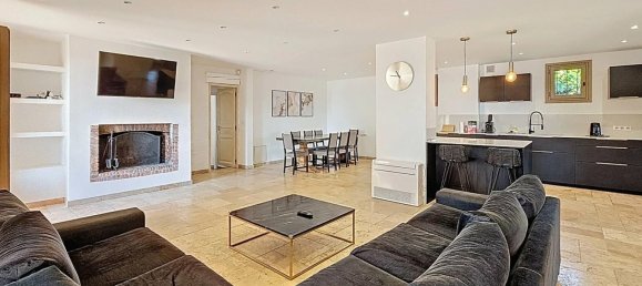 5 bedrooms Villa in Saint-Laurent-du-Var, France No. 285926 4