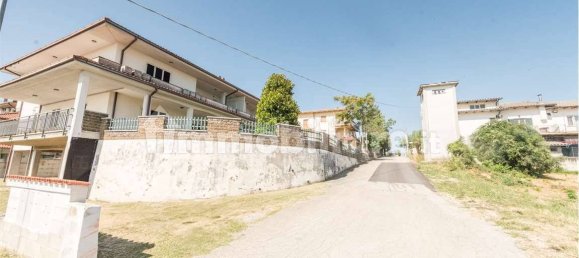 5-salle Bâtiment à Rosciano, Italy No. 271319 4