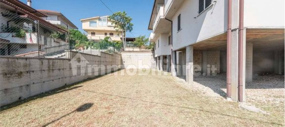 5-salle Bâtiment à Rosciano, Italy No. 271319 18