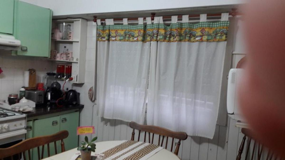 Casa de 3 dormitorios en Bermúdez, Argentina No. 17393