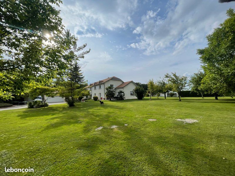 4 bedrooms House in Courtisols, France No. 323971