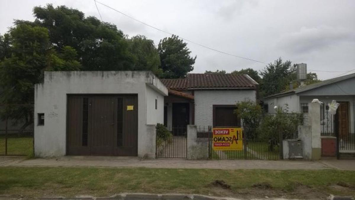 5 bedrooms House in Almirante Brown, Argentina No. 100950