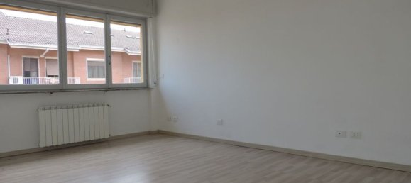 Studio à Vercelli, Italy No. 276045 3