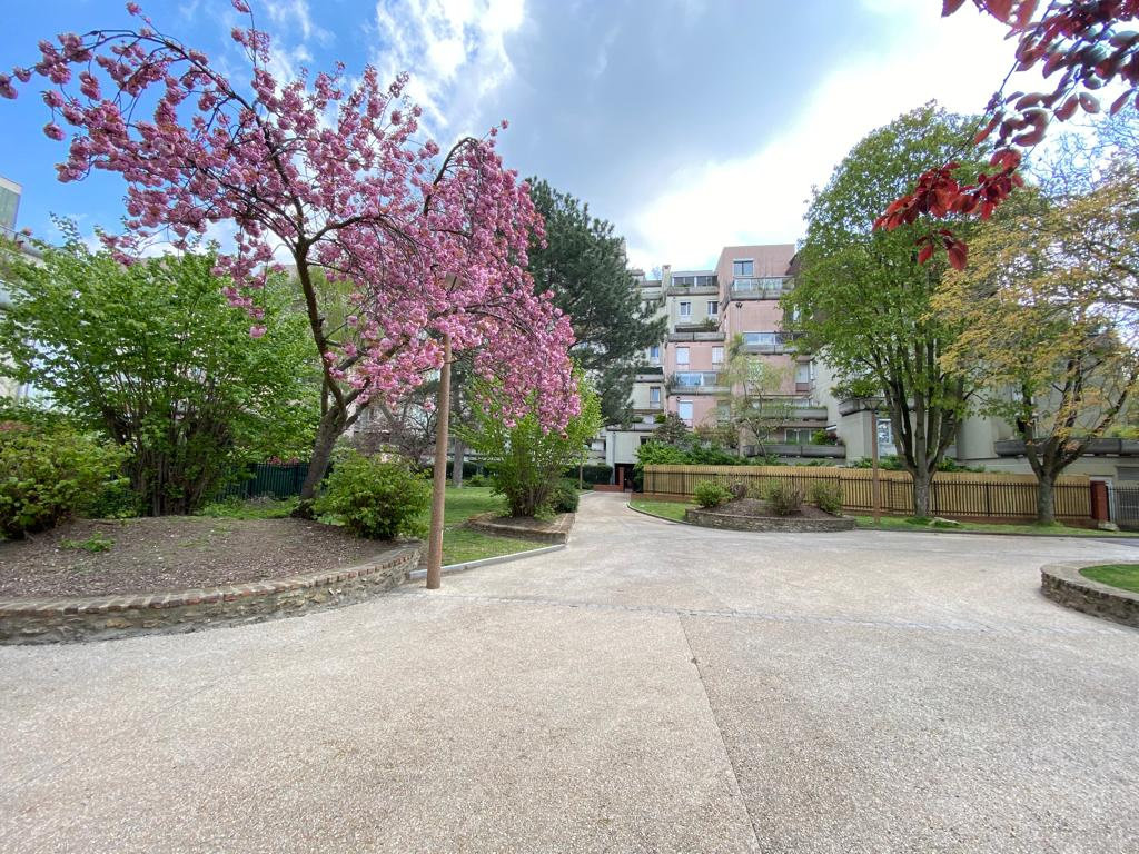 3 bedrooms Apartment in Evry, France No. 189034