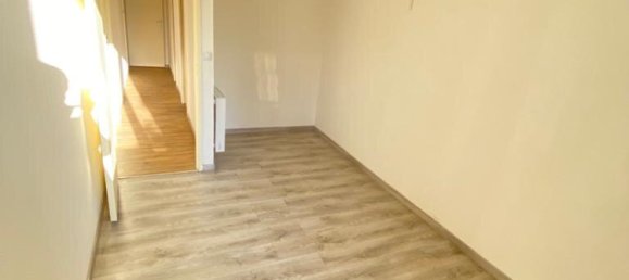 3 bedrooms Apartment in Evry, France No. 189034 4