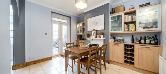 4 bedrooms Commercial property in London, United Kingdom No. 12915 3